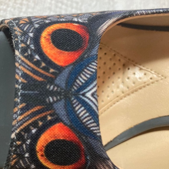 Beautiful Owl Eyes and Feather Open Toe Stiletto - Picture 6 of 7